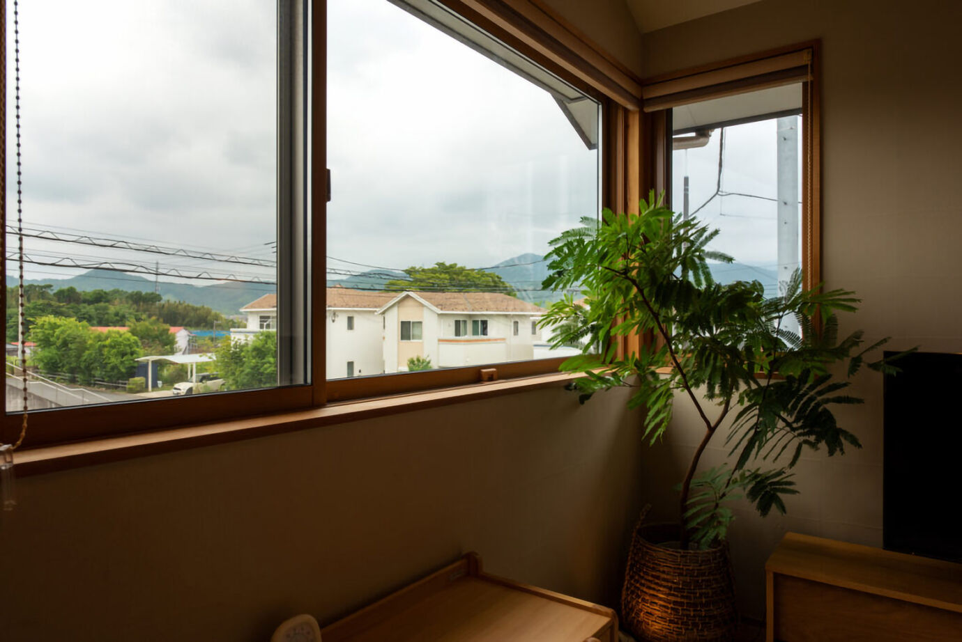 優建築工房 【2000万円台/30坪台/2階LDK】「2階LDKから望む山並みがわが家の最高のご馳走」家族の笑顔が絶えない暮らしの建築実例画像9