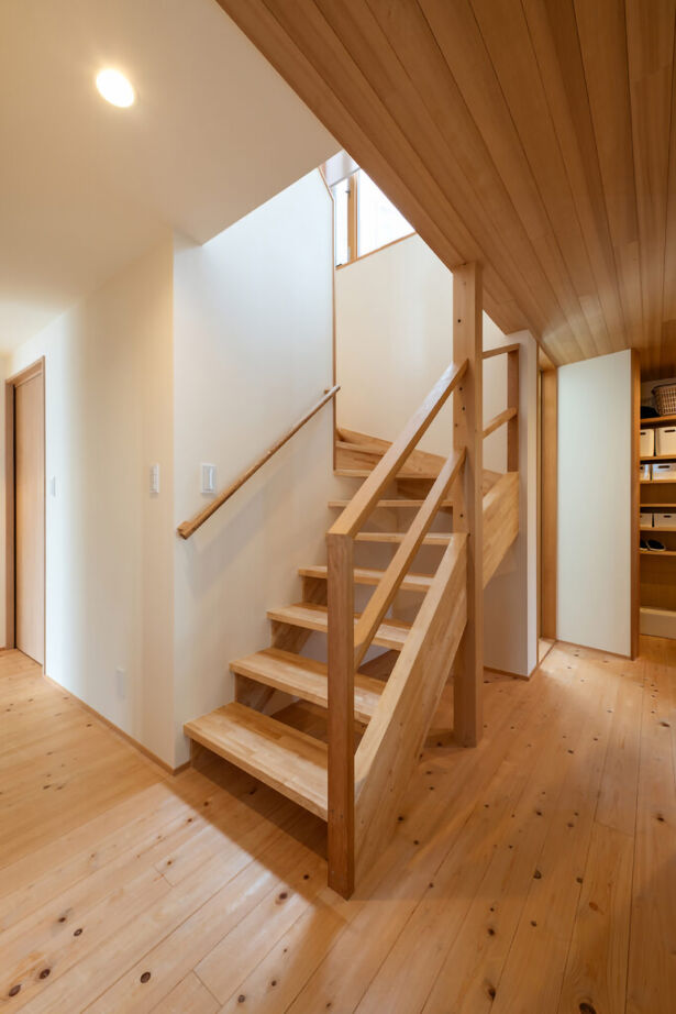 優建築工房 【2000万円台/30坪台/2階LDK】「2階LDKから望む山並みがわが家の最高のご馳走」家族の笑顔が絶えない暮らしの建築実例画像16