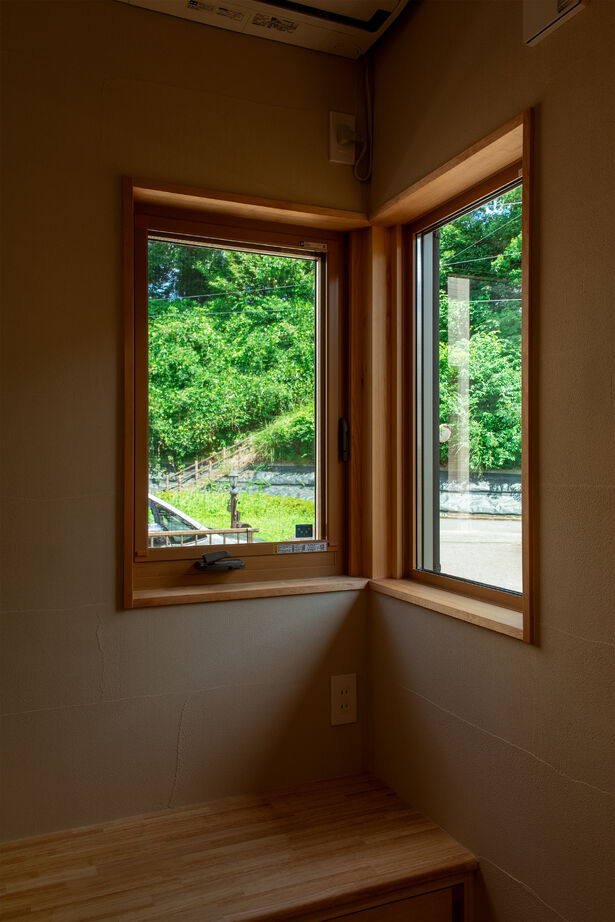 優建築工房 【2000万円台/29坪台/吹き抜け/借景】 庭と縁台デッキが暮らしを彩る、風情豊かな住まいの建築実例画像7