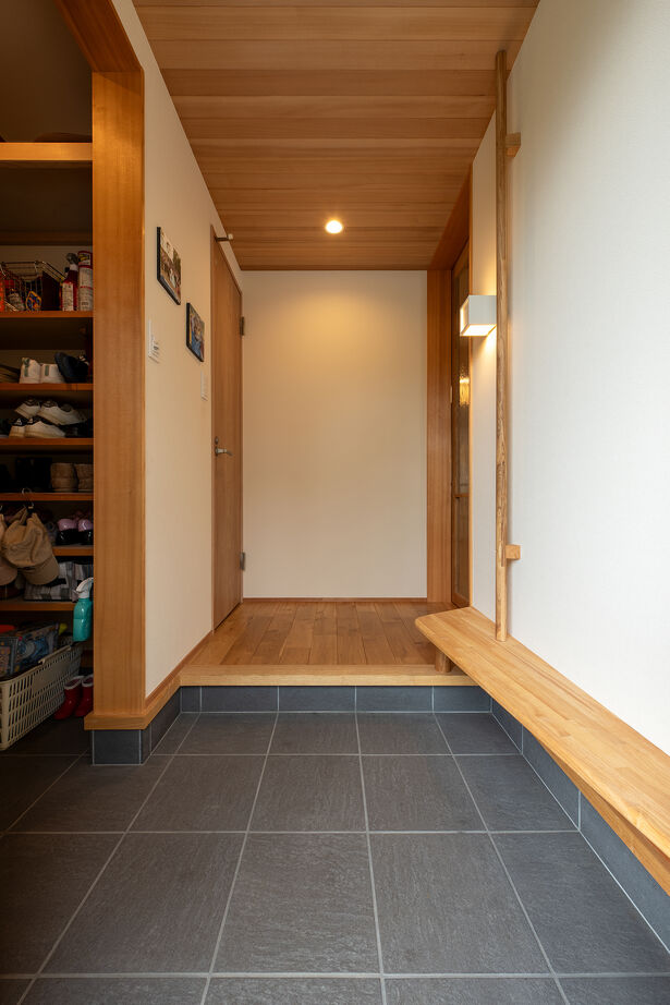 優建築工房 【1000万円台/25坪台/平屋風】 勾配天井と小屋裏空間が広がりを生む、端正な住まいの建築実例画像7