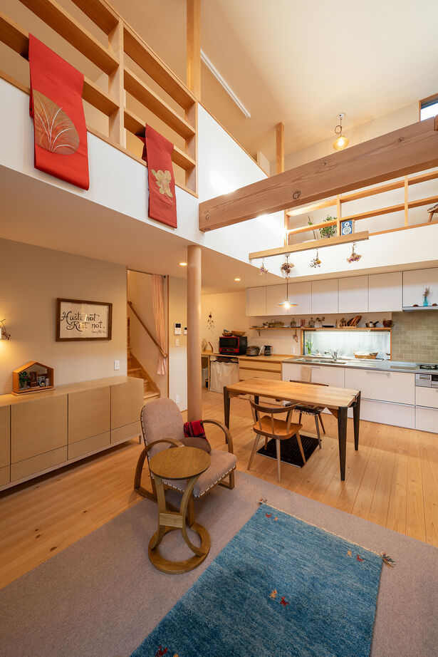 優建築工房 【1000万円台/23坪台/吹き抜け/住宅密集地】南西に開いた、光と風と素材美が響き合う上質な住まいの建築実例画像2