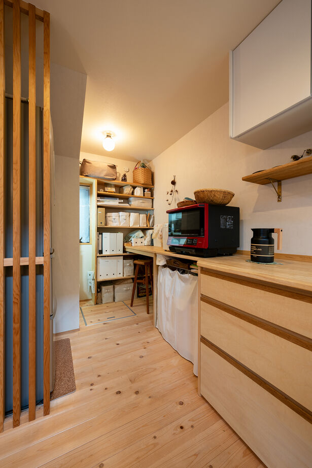 優建築工房 【1000万円台/23坪台/吹き抜け/住宅密集地】南西に開いた、光と風と素材美が響き合う上質な住まいの建築実例画像3