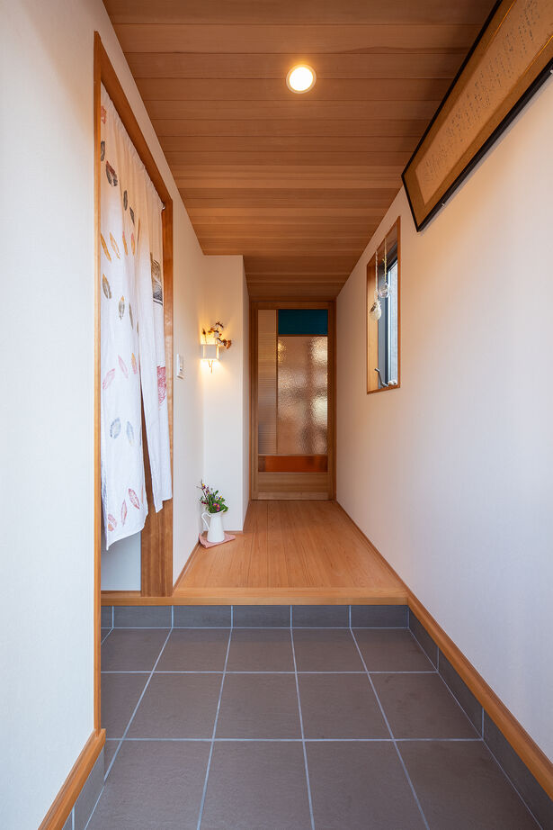 優建築工房 【1000万円台/23坪台/吹き抜け/住宅密集地】南西に開いた、光と風と素材美が響き合う上質な住まいの建築実例画像8