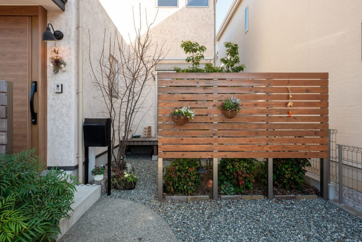 優建築工房 【1000万円台/23坪台/吹き抜け/住宅密集地】南西に開いた、光と風と素材美が響き合う上質な住まいの建築実例画像10