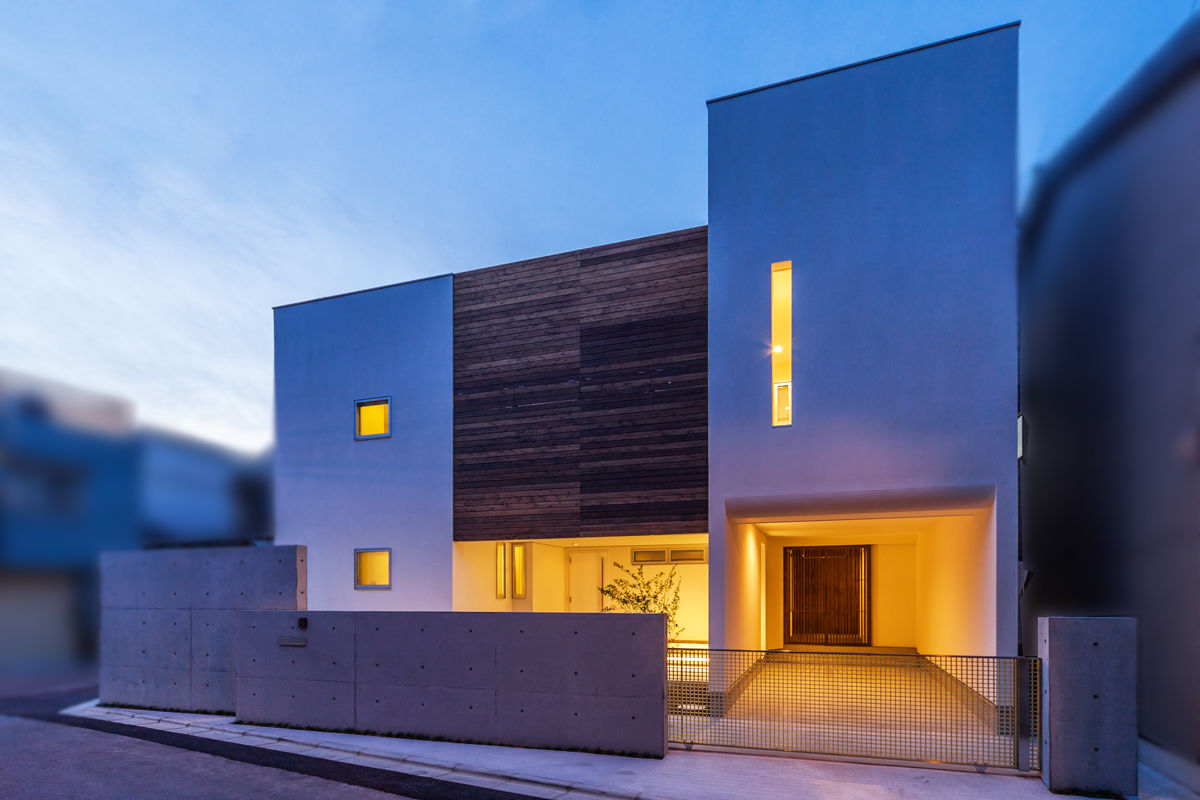 IDEAL HOME　アイデアルホーム（カスタムホーム） 【2000万円台/大阪市/新築/40坪】外を閉じ内に解放ホテルライクな家 都会の中の高級感あるアーバンリゾートの建築実例画像1