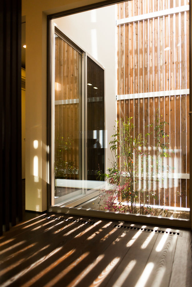 IDEAL HOME　アイデアルホーム（カスタムホーム） 【2000万円台/大阪市/新築/40坪】外を閉じ内に解放ホテルライクな家 都会の中の高級感あるアーバンリゾートの建築実例画像3