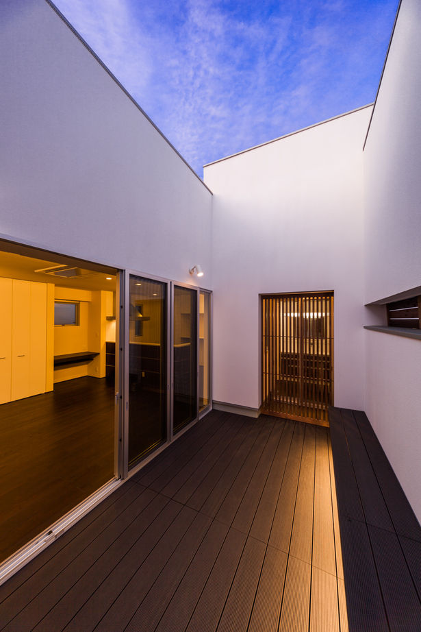 IDEAL HOME　アイデアルホーム（カスタムホーム） 【2000万円台/大阪市/新築/40坪】外を閉じ内に解放ホテルライクな家 都会の中の高級感あるアーバンリゾートの建築実例画像5