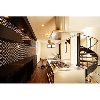 IDEAL HOME　アイデアルホーム（カスタムホーム） 【1000万円台/狭小/大阪市/ビルトインガレージ】敷地14坪で叶えたロンドンの老舗BARのようなオシャレな家の建築実例画像2