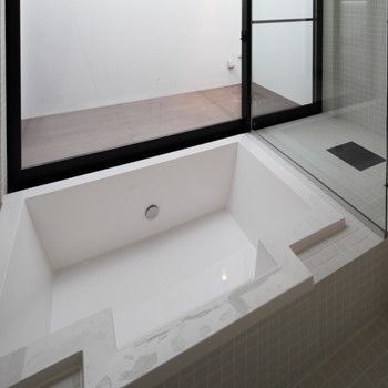 IDEAL HOME　アイデアルホーム（カスタムホーム） 【3000万円台/中庭/平屋/ビルトインガレージ】巨大なハコのなかは、光と風に満ち溢れたリゾートハウスの建築実例画像5