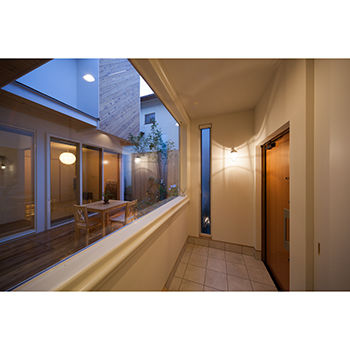 IDEAL HOME　アイデアルホーム（カスタムホーム） 【1000万円台/京都市/アウトドアライフ/約30坪】中庭をコの字に囲む光と風 開放感あふれるホテルライクな家の建築実例画像9