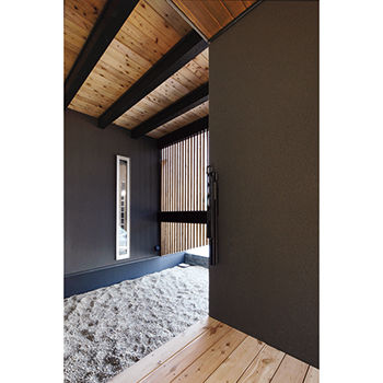 IDEAL HOME　アイデアルホーム（カスタムホーム） 【1000万円台/中庭/外から見えない】別荘のようにくつろぐ　木立ちを借景にした開放的な間取り設計の家の建築実例画像2