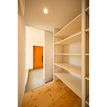 IDEAL HOME　アイデアルホーム（カスタムホーム） 【1000万円台/約30坪/奈良県】無骨な素材感を活かしたオシャレな外観×木が包む北欧モダンな暮らしの建築実例画像6