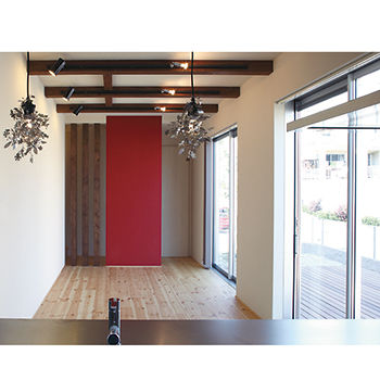 IDEAL HOME　アイデアルホーム（カスタムホーム） 【2000万円台/兵庫/約35坪/車2台】リビングとガレージが一体 休日が待ち遠しい車好きのためのオシャレな家の建築実例画像4