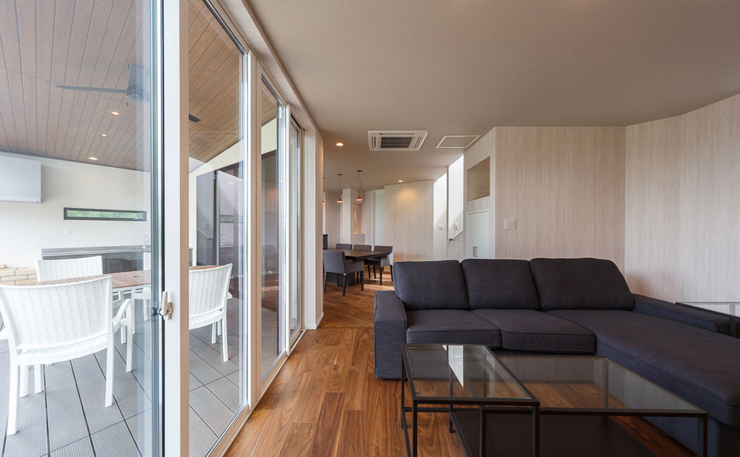 IDEAL HOME　アイデアルホーム（カスタムホーム） 【2000万円台/滋賀/約40坪/間取り設計】人が集い、語らう。アウトドアライフを楽しむBBQ専用グリルのある家の建築実例画像4