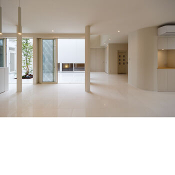 IDEAL HOME　アイデアルホーム（カスタムホーム） 【建築家/ビルトインガレージ/車3台】光、風、空、美しい四季を楽しむ白の世界。豪華客船のような白亜の家の建築実例画像3