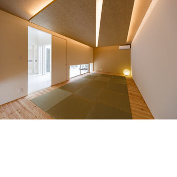 IDEAL HOME　アイデアルホーム（カスタムホーム） 【建築家/ビルトインガレージ/車3台】光、風、空、美しい四季を楽しむ白の世界。豪華客船のような白亜の家の建築実例画像4