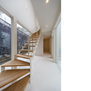 IDEAL HOME　アイデアルホーム（カスタムホーム） 【建築家/ビルトインガレージ/車3台】光、風、空、美しい四季を楽しむ白の世界。豪華客船のような白亜の家の建築実例画像5