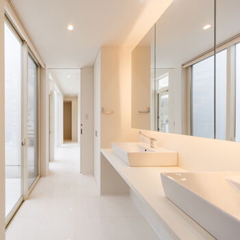 IDEAL HOME　アイデアルホーム（カスタムホーム） 【建築家/ビルトインガレージ/車3台】光、風、空、美しい四季を楽しむ白の世界。豪華客船のような白亜の家の建築実例画像7