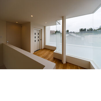 IDEAL HOME　アイデアルホーム（カスタムホーム） 【建築家/ビルトインガレージ/車3台】光、風、空、美しい四季を楽しむ白の世界。豪華客船のような白亜の家の建築実例画像8