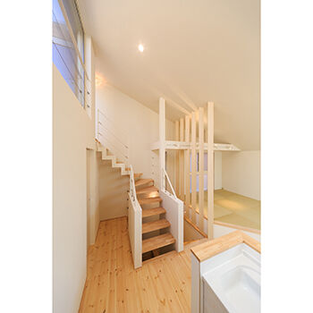 IDEAL HOME　アイデアルホーム（カスタムホーム） 【2000万円台/大阪市内/狭小/約30坪】住宅密集地でも周囲からの視線を遮る設計でカーテンなしで過ごせる家の建築実例画像4