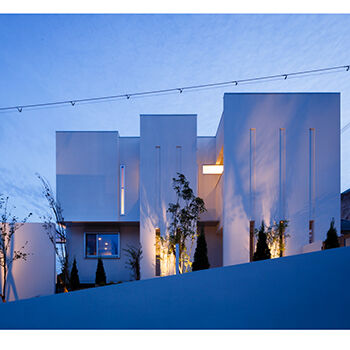 IDEAL HOME　アイデアルホーム（カスタムホーム） 【芦屋市/新築/傾斜地/約50坪】鉄骨造で実現した10ｍ超の大開口。眼下にパノラマビューが広がる豪華な家の建築実例画像2