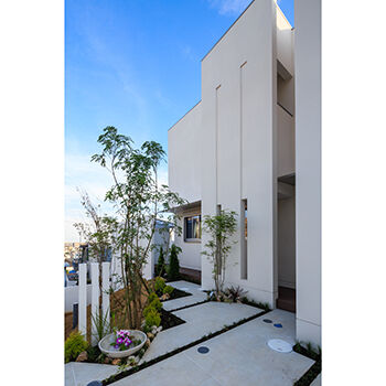 IDEAL HOME　アイデアルホーム（カスタムホーム） 【芦屋市/新築/傾斜地/約50坪】鉄骨造で実現した10ｍ超の大開口。眼下にパノラマビューが広がる豪華な家の建築実例画像4