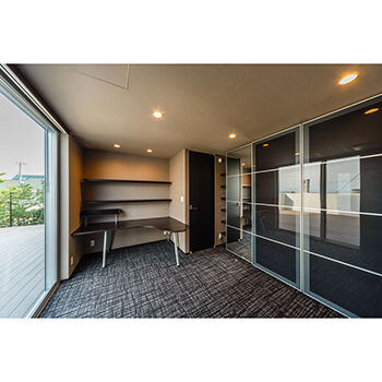 IDEAL HOME　アイデアルホーム（カスタムホーム） 【芦屋市/新築/傾斜地/約50坪】鉄骨造で実現した10ｍ超の大開口。眼下にパノラマビューが広がる豪華な家の建築実例画像6