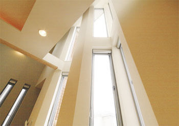 IDEAL HOME　アイデアルホーム（カスタムホーム） 【1000万円台/新築/約30坪】採光は十分、外からの視線は遮る高級感のある間取り設計「斜線壁とジグザグ窓」の建築実例画像5