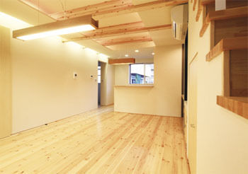 IDEAL HOME　アイデアルホーム（カスタムホーム） 【1000万円台/新築/約30坪】採光は十分、外からの視線は遮る高級感のある間取り設計「斜線壁とジグザグ窓」の建築実例画像6