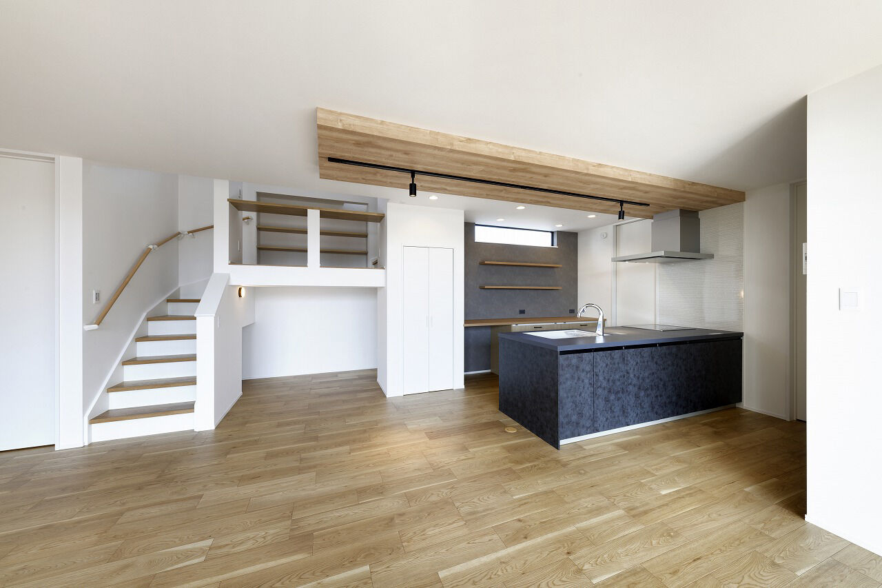 IDEAL HOME　アイデアルホーム（カスタムホーム） 【2000万円台/四条畷市/新築/約38坪】スキップフロア×中庭で、子どもの成長を楽しむオシャレデザイン家の建築実例画像2