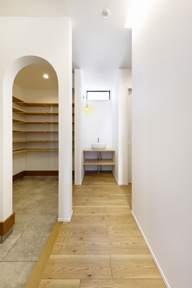 IDEAL HOME　アイデアルホーム（カスタムホーム） 【2000万円台/四条畷市/新築/約38坪】スキップフロア×中庭で、子どもの成長を楽しむオシャレデザイン家の建築実例画像9