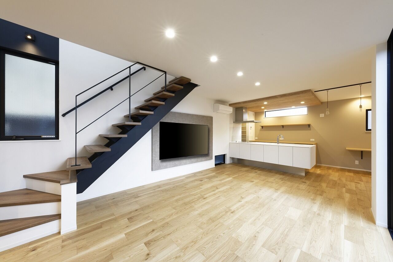 IDEAL HOME　アイデアルホーム（カスタムホーム） 【2000万円台/奈良/約32坪】子どもと楽しめる中庭デッキの間取り設計　高級感あるオシャレな外観の家の建築実例画像2