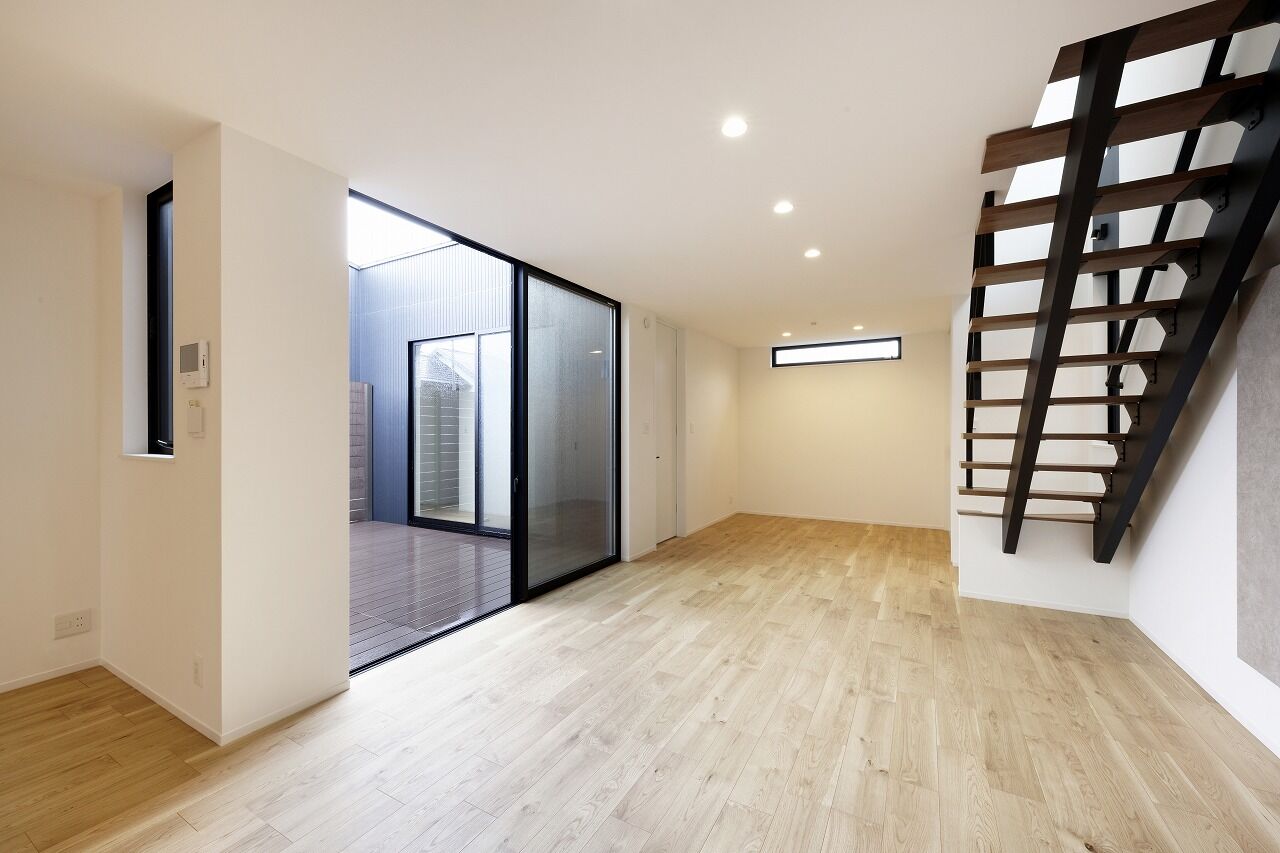 IDEAL HOME　アイデアルホーム（カスタムホーム） 【2000万円台/奈良/約32坪】子どもと楽しめる中庭デッキの間取り設計　高級感あるオシャレな外観の家の建築実例画像3