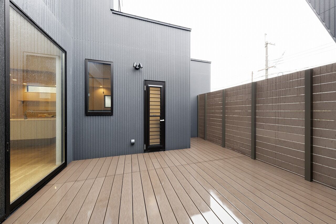 IDEAL HOME　アイデアルホーム（カスタムホーム） 【2000万円台/奈良/約32坪】子どもと楽しめる中庭デッキの間取り設計　高級感あるオシャレな外観の家の建築実例画像9