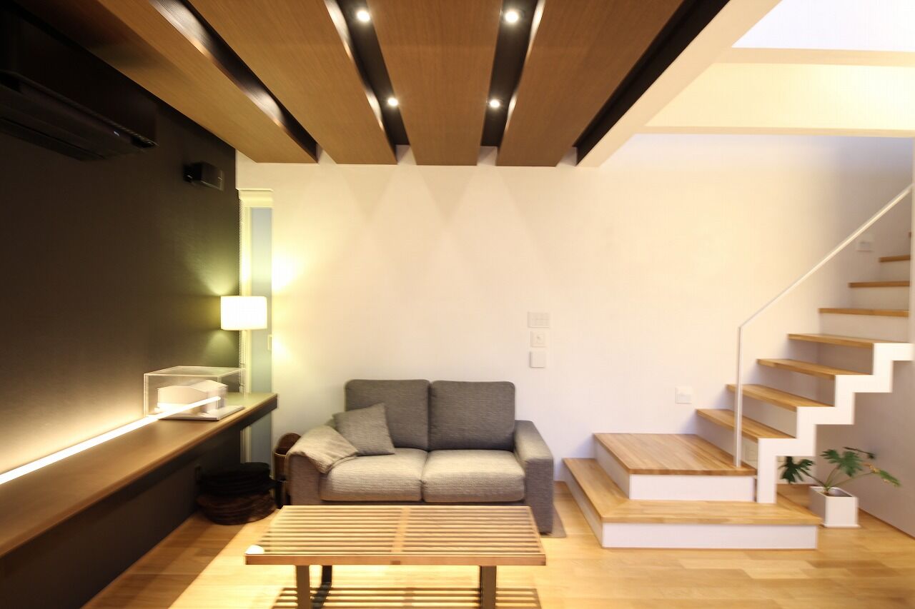 IDEAL HOME　アイデアルホーム（カスタムホーム） 【2000万円台/摂津市/ビルトインガレージ/50坪】二棟にわけた住まいの中心に中庭が、ノーカーテンの家の建築実例画像3