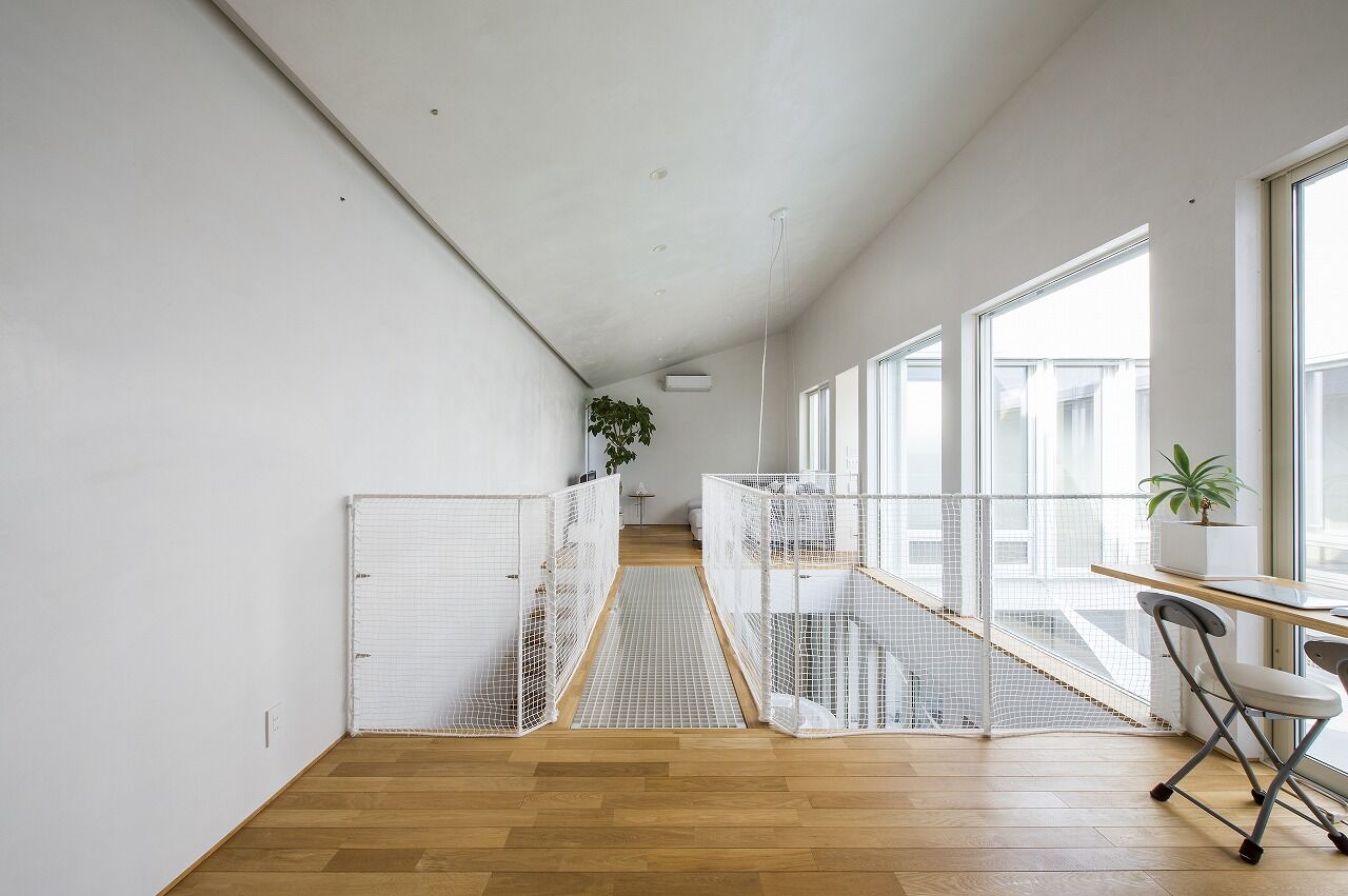 IDEAL HOME　アイデアルホーム（カスタムホーム） 【2000万円台/摂津市/ビルトインガレージ/50坪】二棟にわけた住まいの中心に中庭が、ノーカーテンの家の建築実例画像6