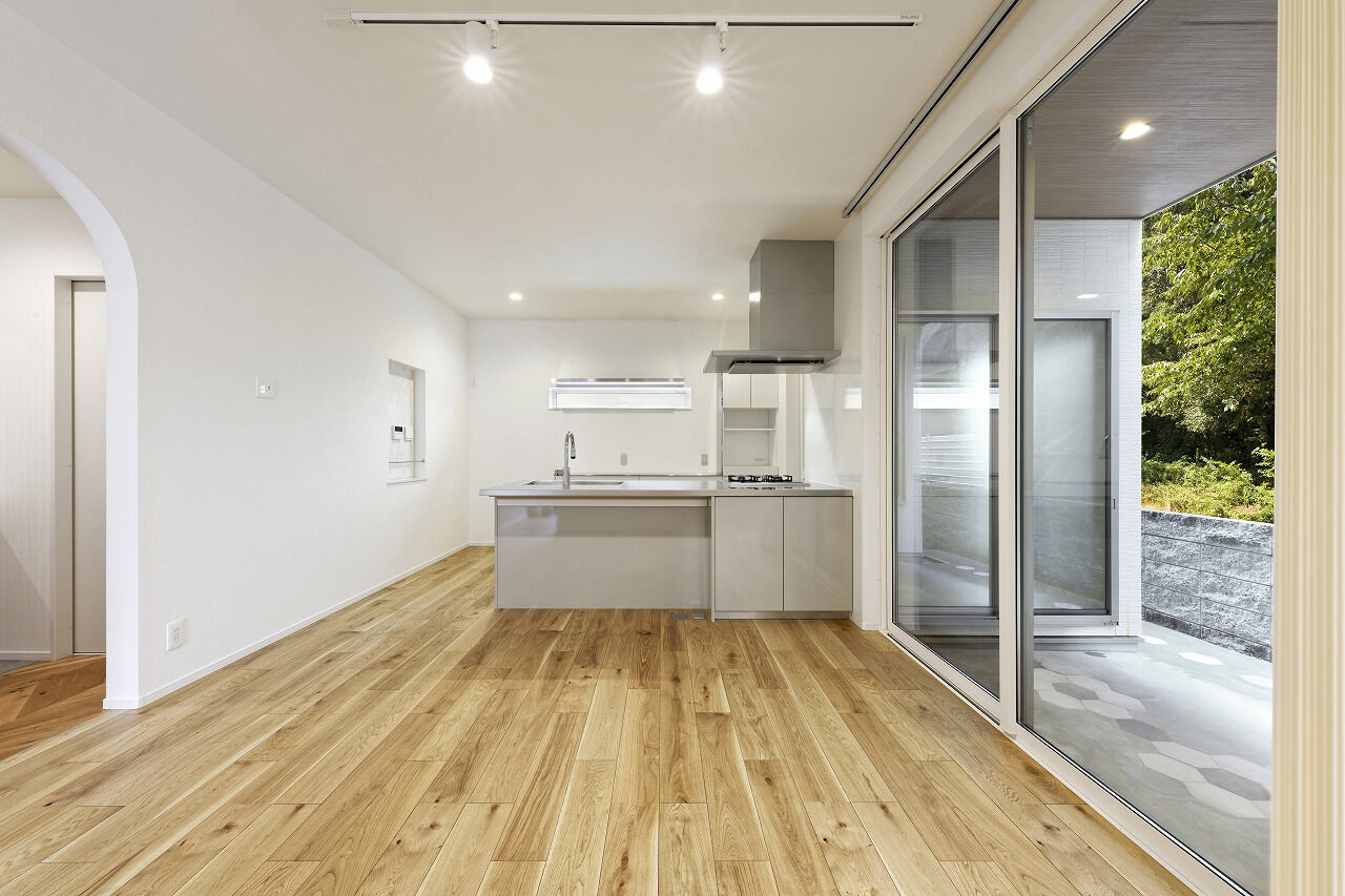 IDEAL HOME　アイデアルホーム（カスタムホーム） 【2000万円台/新築/外から見えない/約33坪】人目を気にせずにくつろげるスキップフロアのあるオシャレな家の建築実例画像2