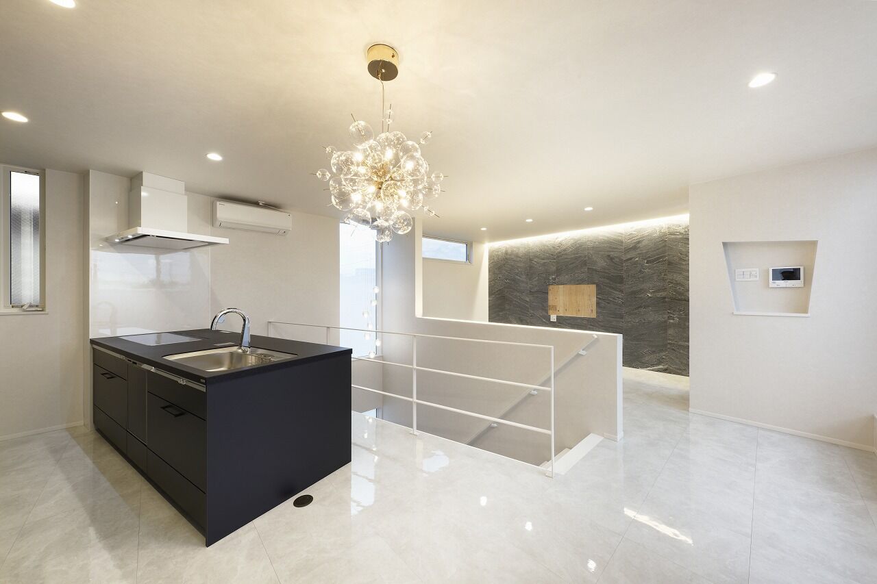 IDEAL HOME　アイデアルホーム（カスタムホーム） 【2000万円台/京都府/新築/約37坪】突き抜けたデザインと間取り設計　帰りたくなる唯一無二のオシャレな家の建築実例画像2