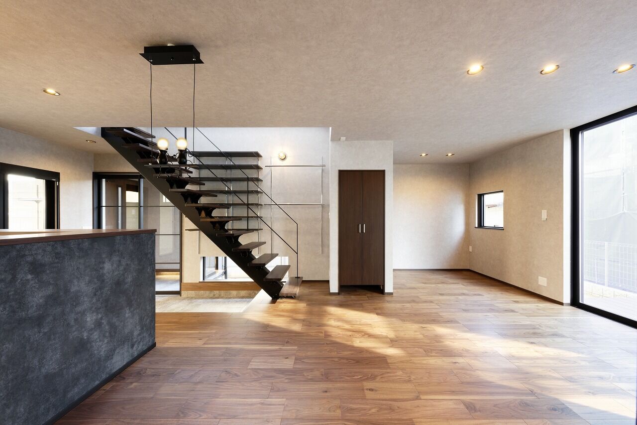 IDEAL HOME　アイデアルホーム（カスタムホーム） 【2000万円台/生駒市/ビルトインガレージ/新築/約36坪】デザインガレージが自慢。猫との暮らしも楽しむ家の建築実例画像2