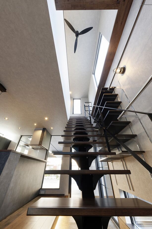 IDEAL HOME　アイデアルホーム（カスタムホーム） 【2000万円台/生駒市/ビルトインガレージ/新築/約36坪】デザインガレージが自慢。猫との暮らしも楽しむ家の建築実例画像5