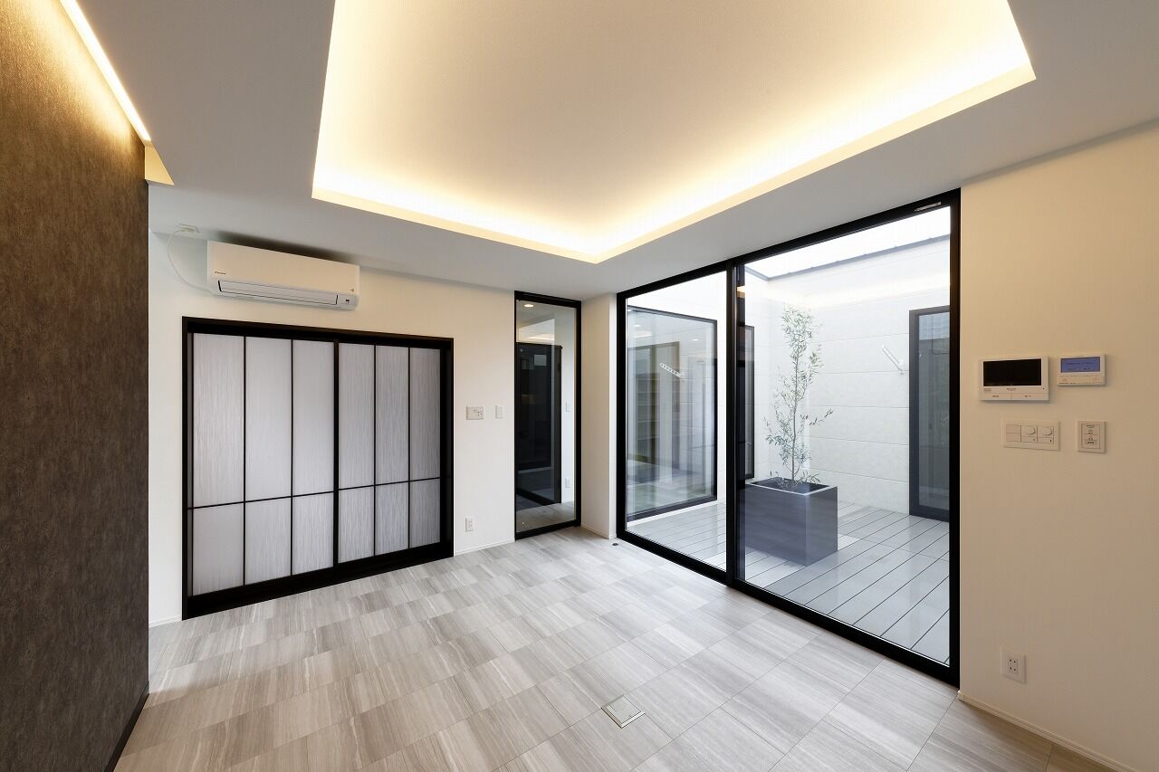 IDEAL HOME　アイデアルホーム（カスタムホーム） 【2000万円台/建築家/新築/枚方市/約33坪】中庭を囲む間取り設計で家事動線にこだわり快適性を追求する家の建築実例画像3