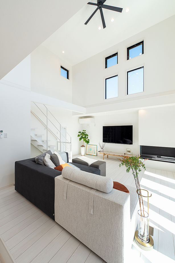 矢島建設工業 【2500～2999万円／吹抜け・3階建て】変形の間取りから生まれる程よい距離感。お手本は海外インテリアの建築実例画像2