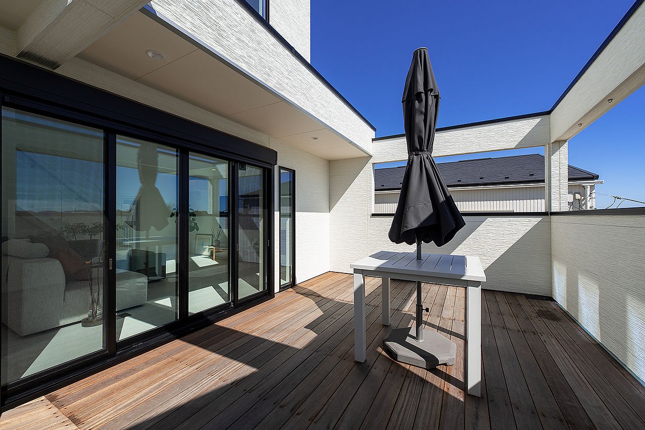 矢島建設工業 【2500～2999万円／吹抜け・3階建て】変形の間取りから生まれる程よい距離感。お手本は海外インテリアの建築実例画像4