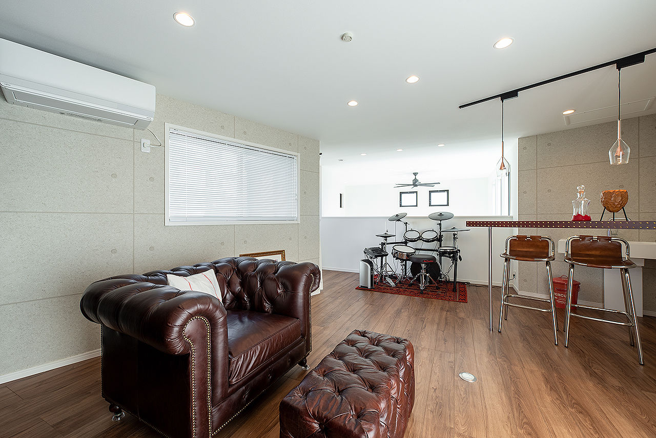 矢島建設工業 【2500～2999万円／吹抜け・3階建て】変形の間取りから生まれる程よい距離感。お手本は海外インテリアの建築実例画像5