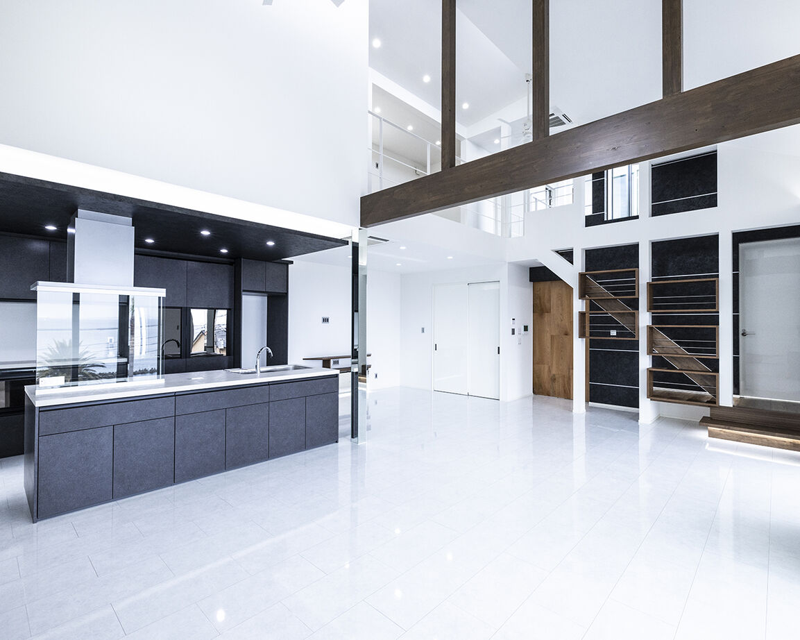 矢島建設工業 【海が見える│吹き抜け│サウナ付き】開放感と非日常を味わう。リゾートの寛ぎを我が家で＜間取り有＞の建築実例画像2