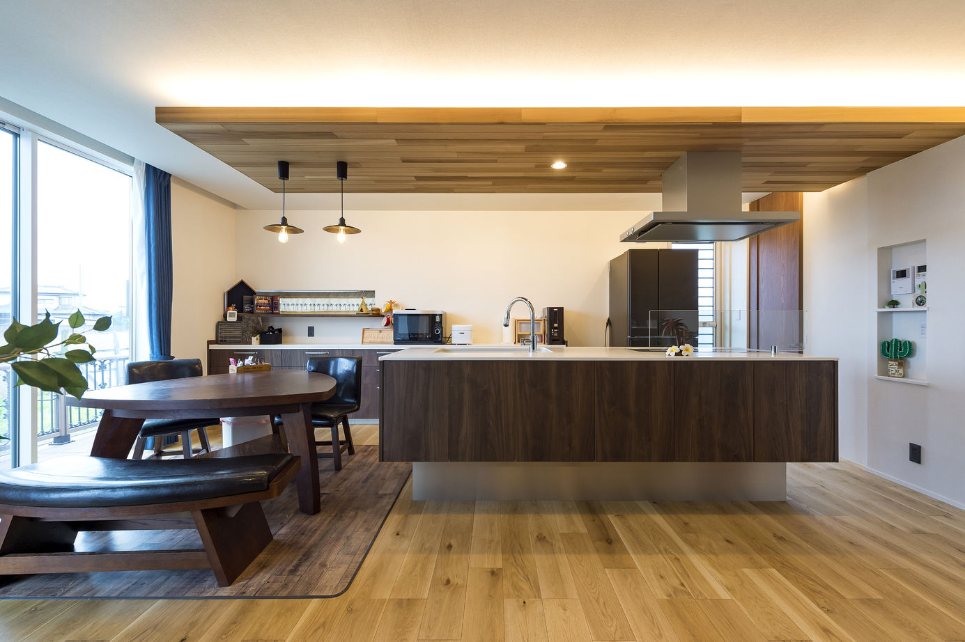 ＱＬＡＳＨＩＳＡ　高草木工務店 【太田市｜造作洗面台｜レッドシダー】無垢が作り出す癒しの空間 吹き抜け×秘密基地の平屋-太陽光発電-ZEHの建築実例画像6