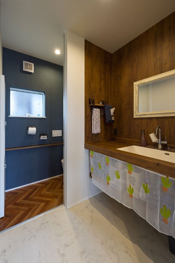 ＱＬＡＳＨＩＳＡ　高草木工務店 【太田市｜造作洗面台｜レッドシダー】無垢が作り出す癒しの空間 吹き抜け×秘密基地の平屋-太陽光発電-ZEHの建築実例画像8