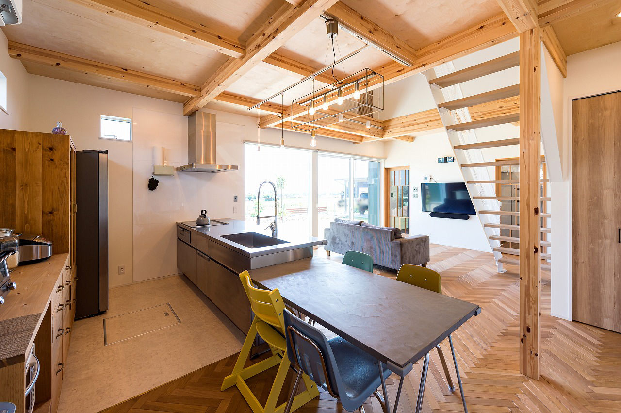 ＱＬＡＳＨＩＳＡ　高草木工務店 【前橋市｜造作多数｜無垢フローリング】ヘリンボーンが彩るナチュラルでカッコイイ木の家-太陽光発電-ZEHの建築実例画像9