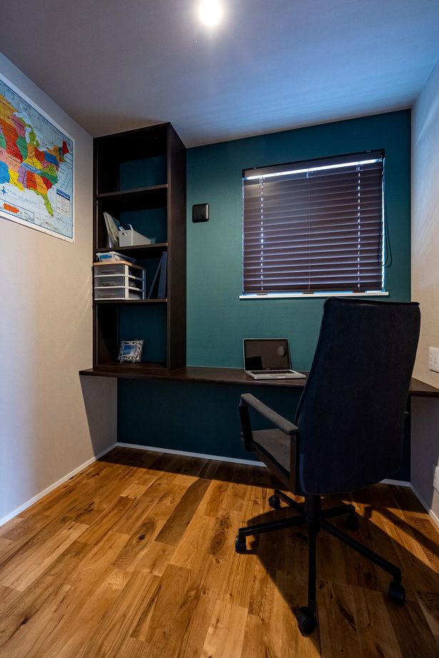 ＱＬＡＳＨＩＳＡ　高草木工務店 【太田市｜造作書斎/家事室｜無垢フローリング】収納計画でメリハリのある暮らしができる家-太陽光発電-ZEHの建築実例画像10