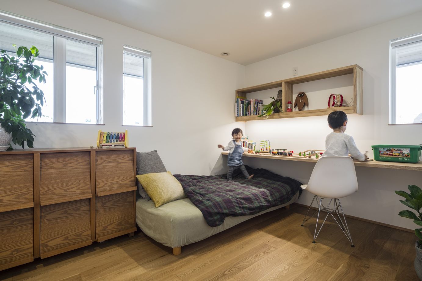 ＱＬＡＳＨＩＳＡ　高草木工務店 【間取り図有｜造作洗面台｜土間リビング｜平屋】移りゆく季節のそばで暮らす平屋の建築実例画像6